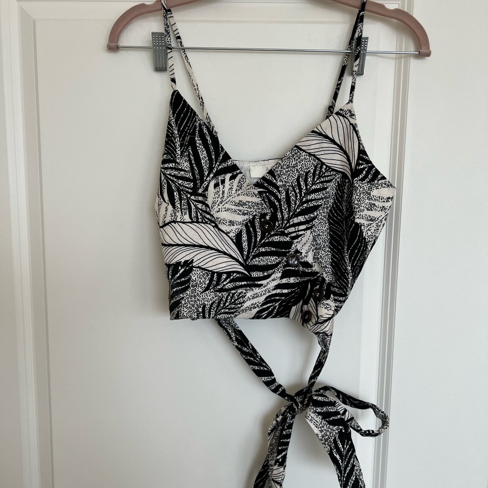 ASTR the Label Wrap Crop Tank Top
